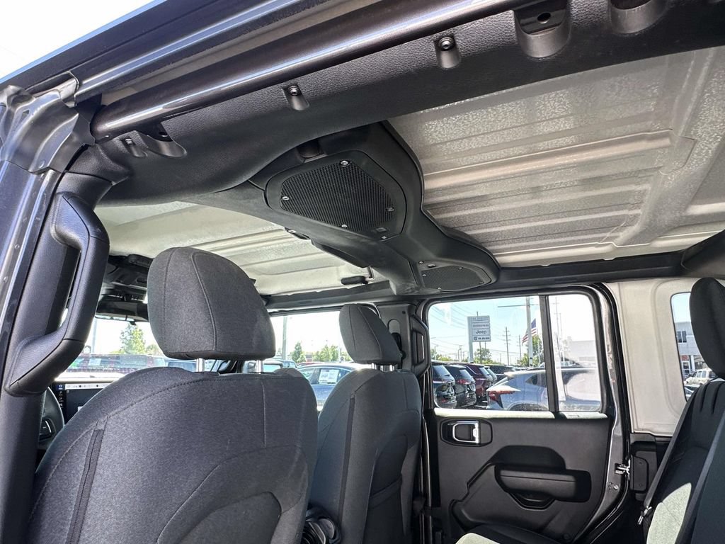 Used 2024 Jeep Wrangler Unlimited w/ Convenience Group AWD/4WD image 17