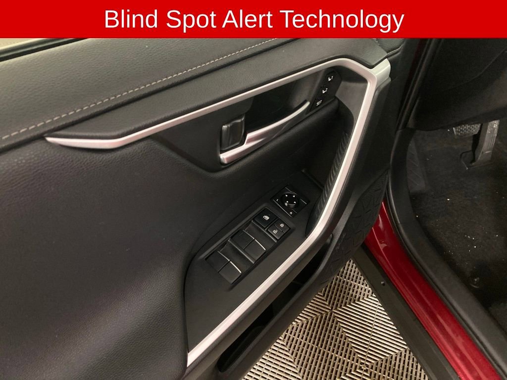 Used 2020 Toyota RAV4 Limited image 12