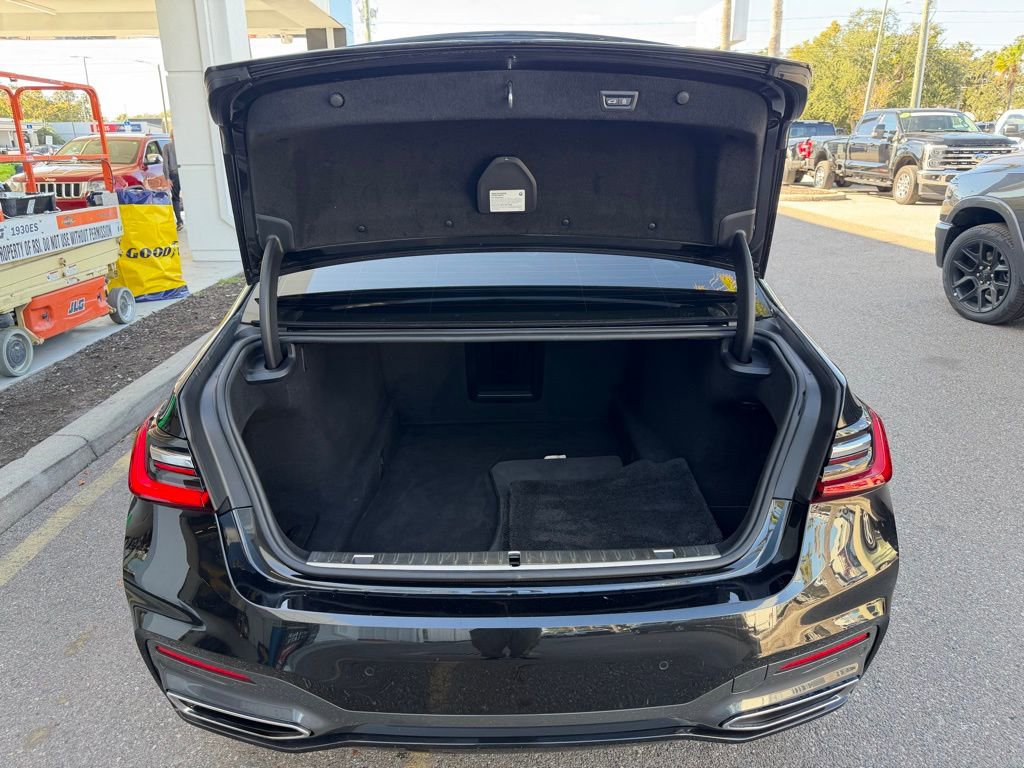 Used 2022 BMW 740i xDrive w/ M Sport Package image 39