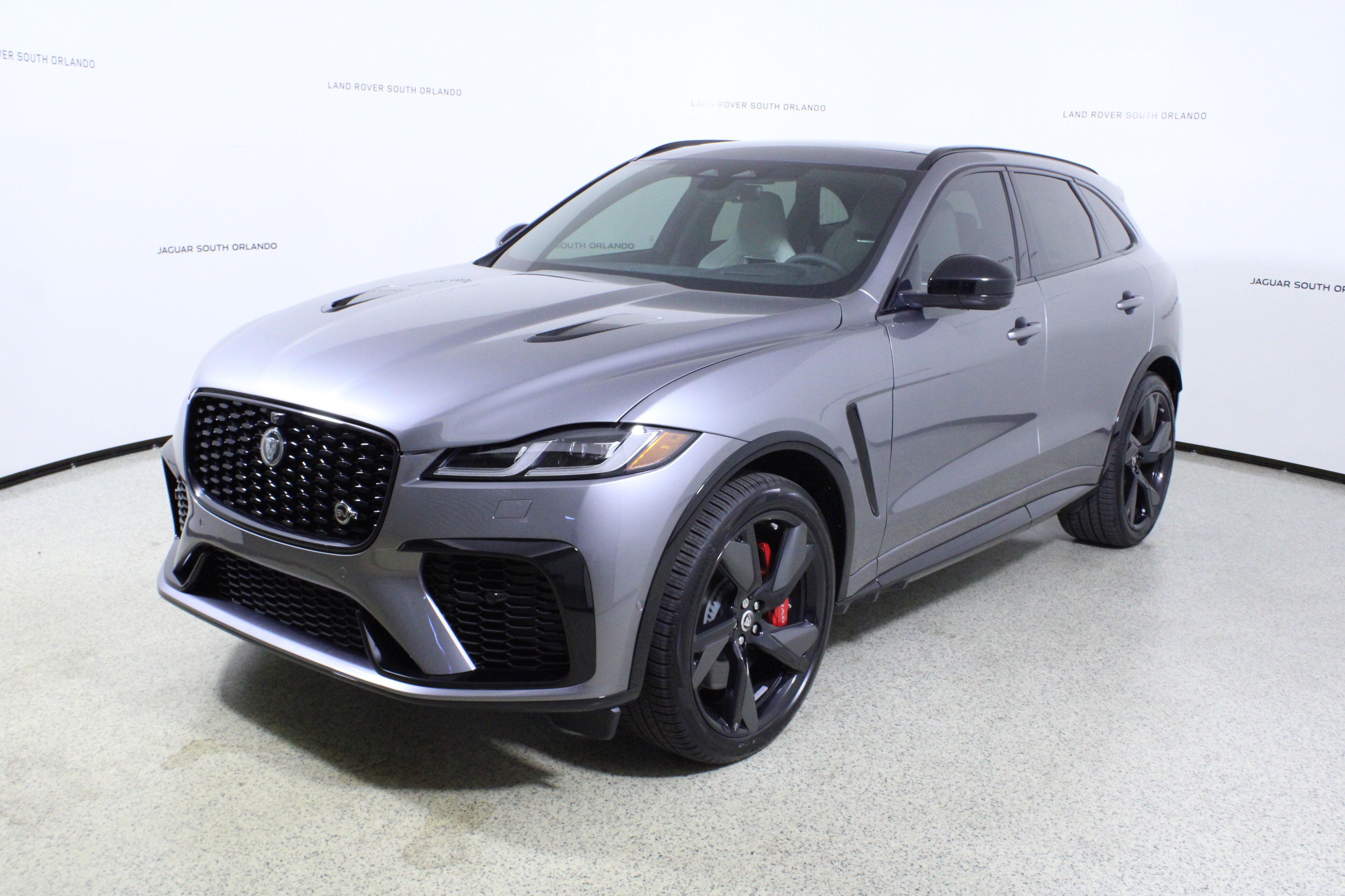 New 2026 Jaguar F-PACE SVR 575 Edition image 4