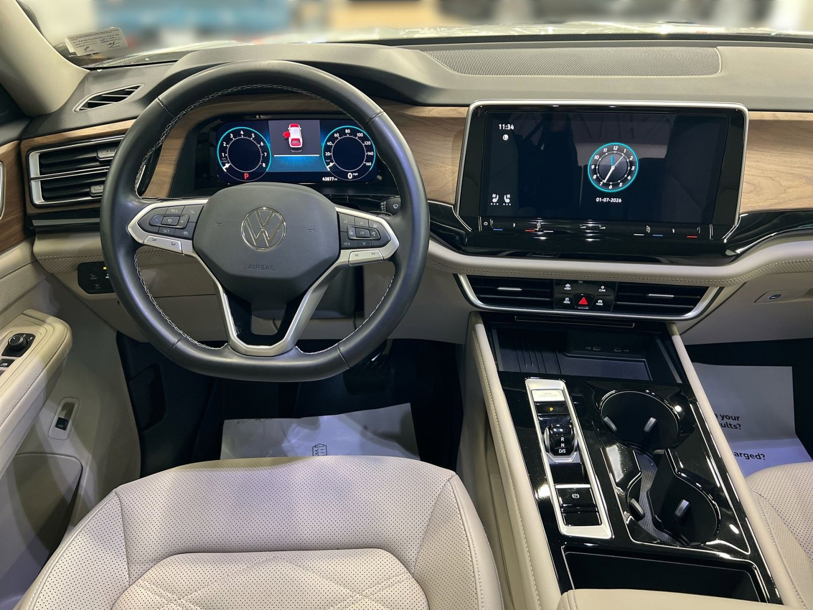 Used 2025 Volkswagen Atlas SE image 18