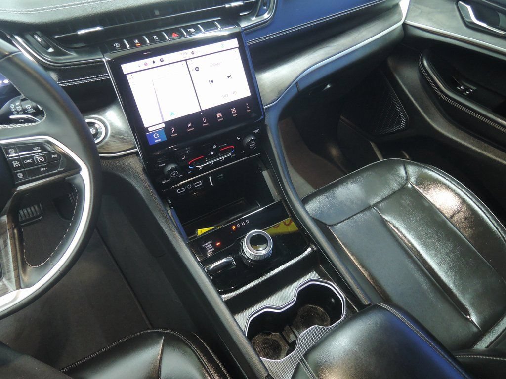 Used 2024 Jeep Grand Cherokee L Limited AWD/4WD image 16