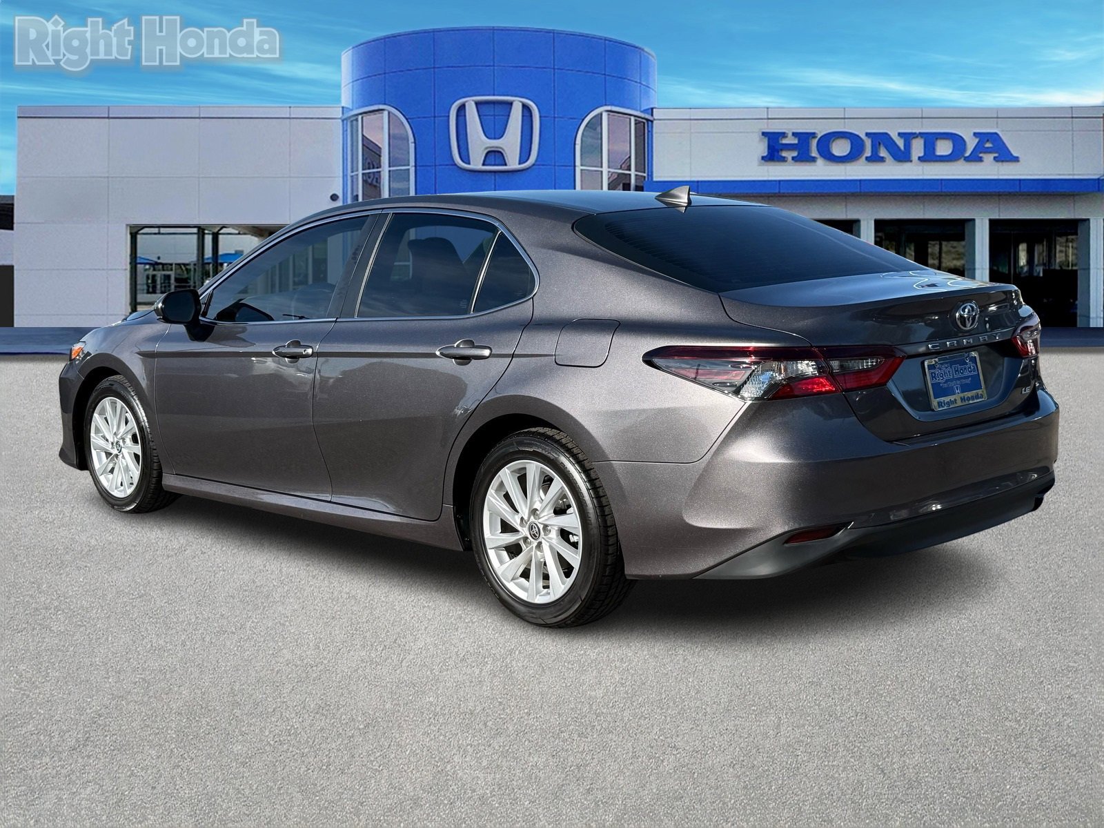 Used 2023 Toyota Camry LE image 4