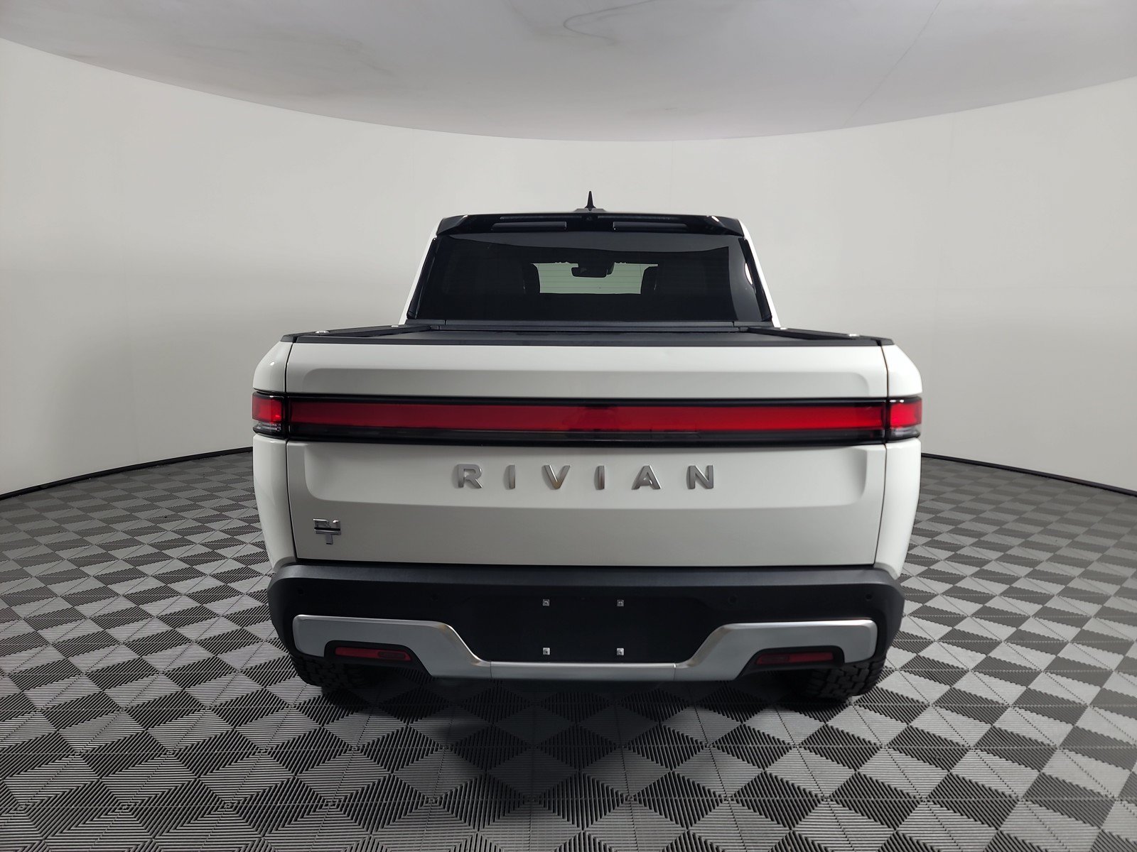 Used 2024 Rivian R1T Adventure AWD/4WD image 4
