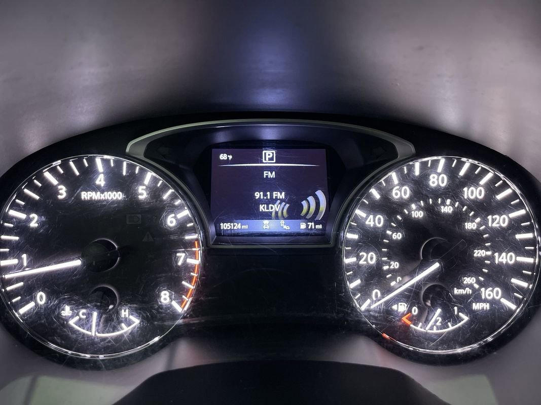 Used 2020 Nissan Pathfinder SV image 18