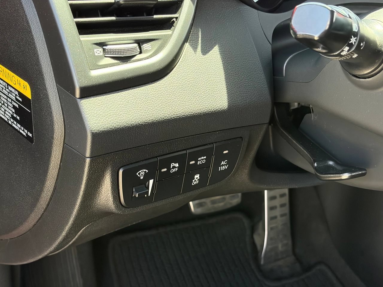 Used 2015 Hyundai Veloster Turbo w/ Option Group 04 FWD image 7