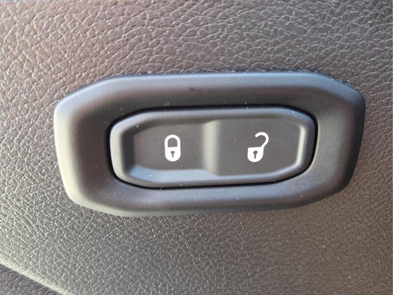 Used 2025 Jeep Wrangler Unlimited Sport AWD/4WD image 24