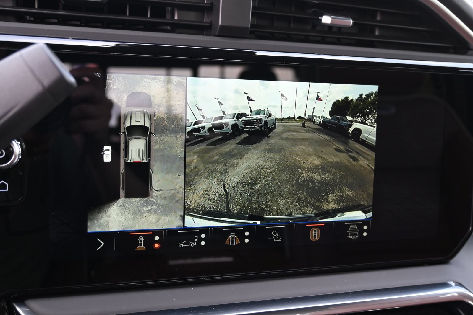 New 2026 GMC Sierra 3500 Denali Ultimate AWD/4WD image 13