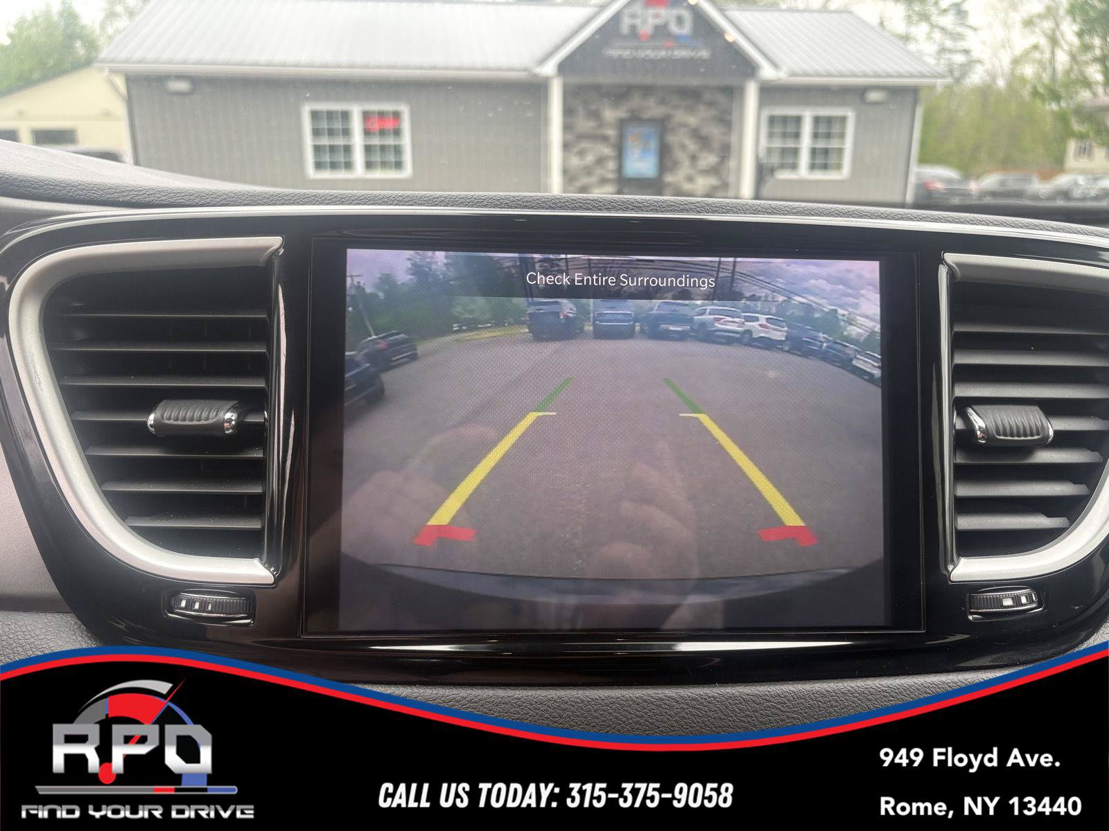 Used 2024 Chrysler Pacifica Touring-L FWD image 22