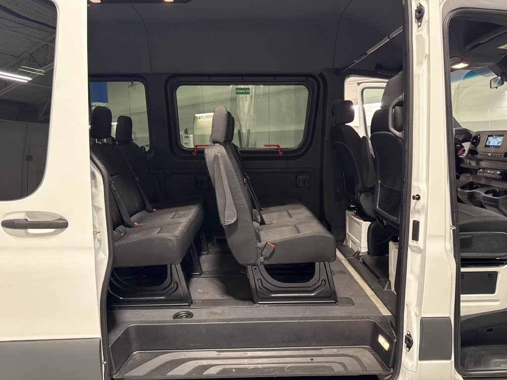 Used 2024 Mercedes-Benz Sprinter 2500 image 38