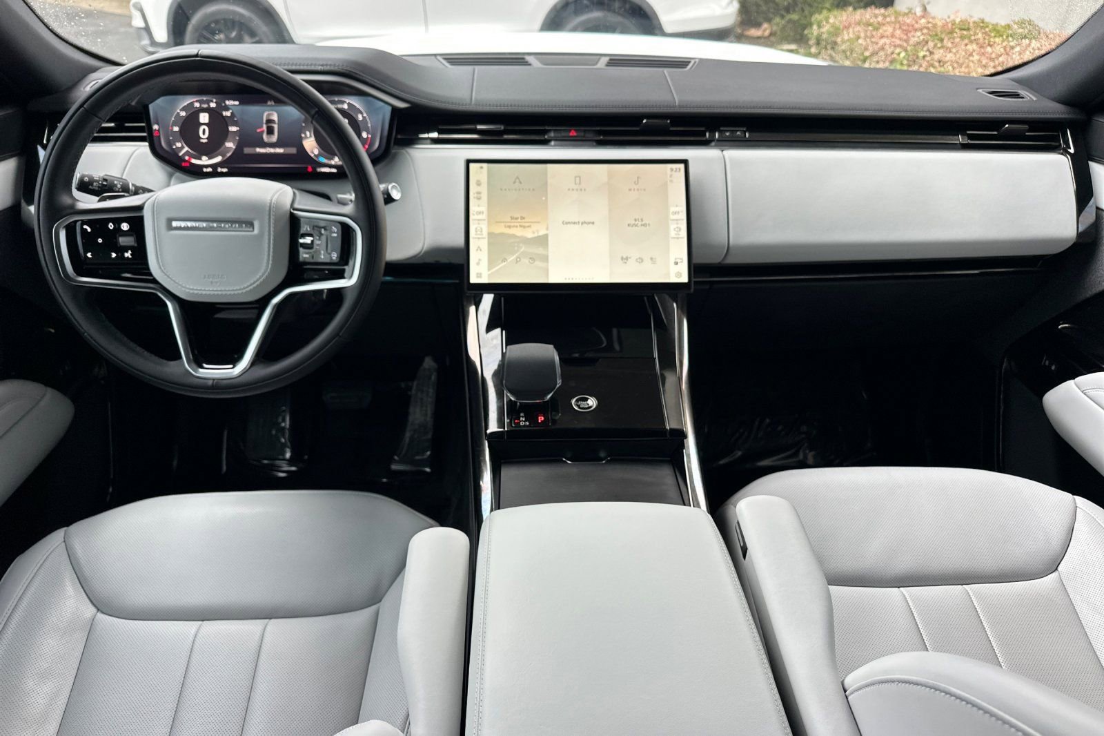 Used 2024 Land Rover Range Rover Sport SE image 3