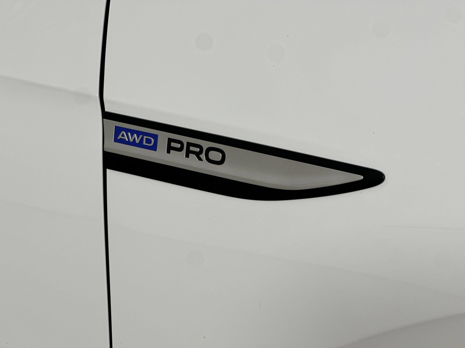 Certified 2023 Volkswagen ID.4 Pro AWD/4WD image 9