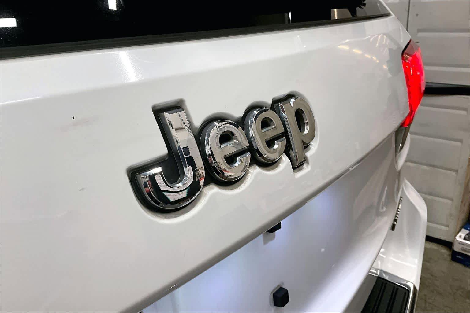 Used 2017 Jeep Grand Cherokee Limited AWD/4WD image 31