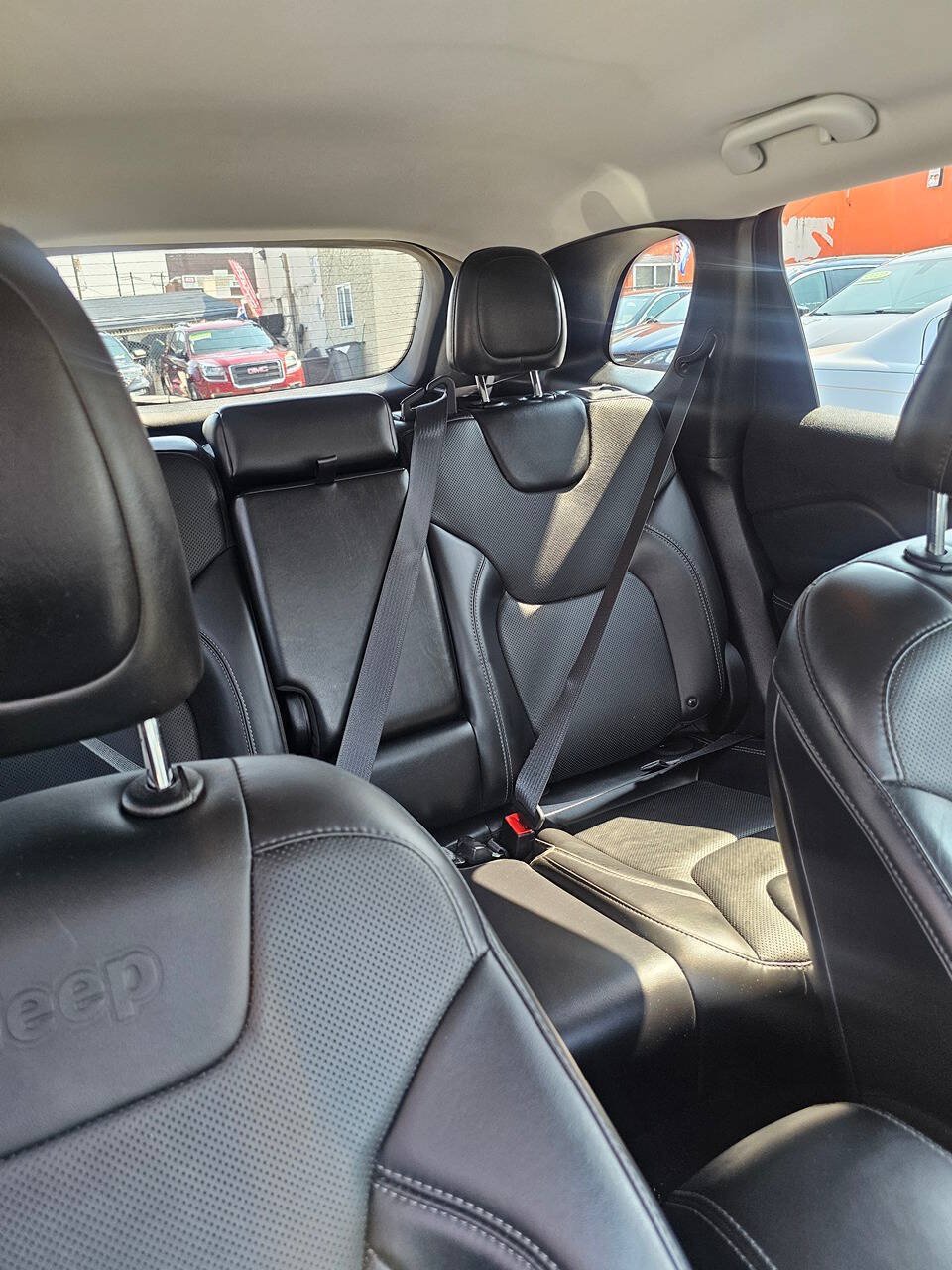 Used 2019 Jeep Cherokee Limited AWD/4WD image 9