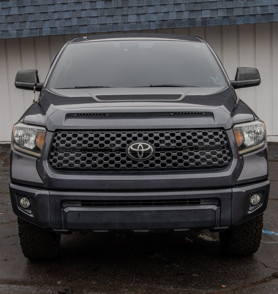 Used 2018 Toyota Tundra SR5 w/ SR5 Upgrade Package image 8