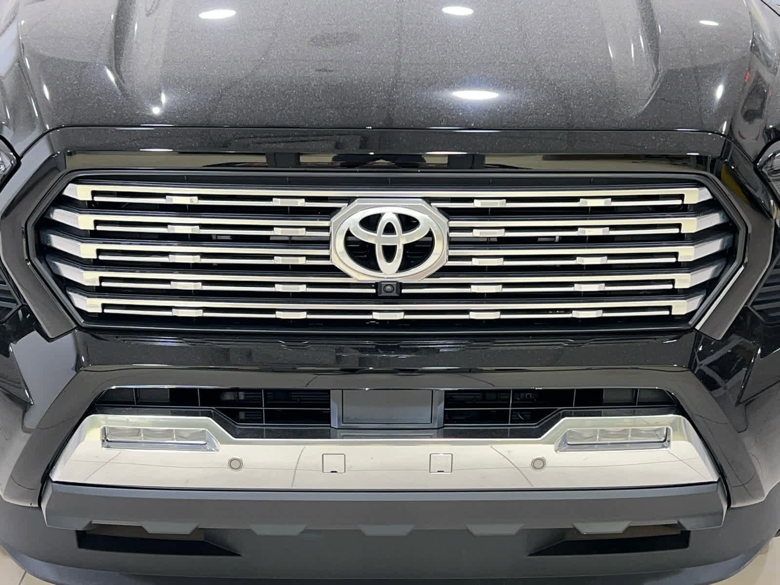 Used 2024 Toyota Tacoma Limited image 4