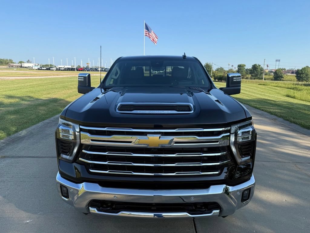 Used 2026 Chevrolet Silverado 2500 LTZ w/ LTZ Premium Package AWD/4WD image 13