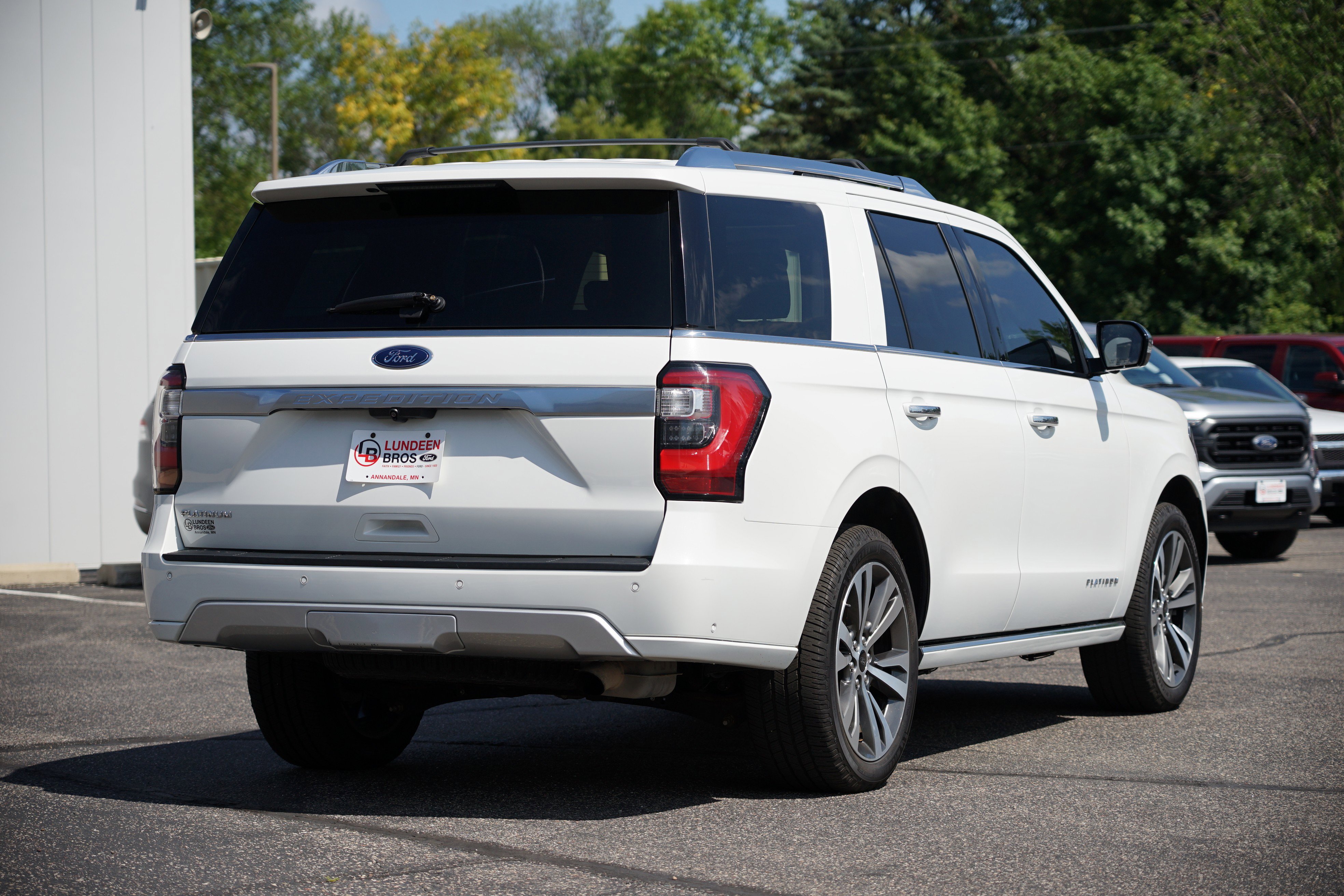 Used 2021 Ford Expedition Platinum image 3