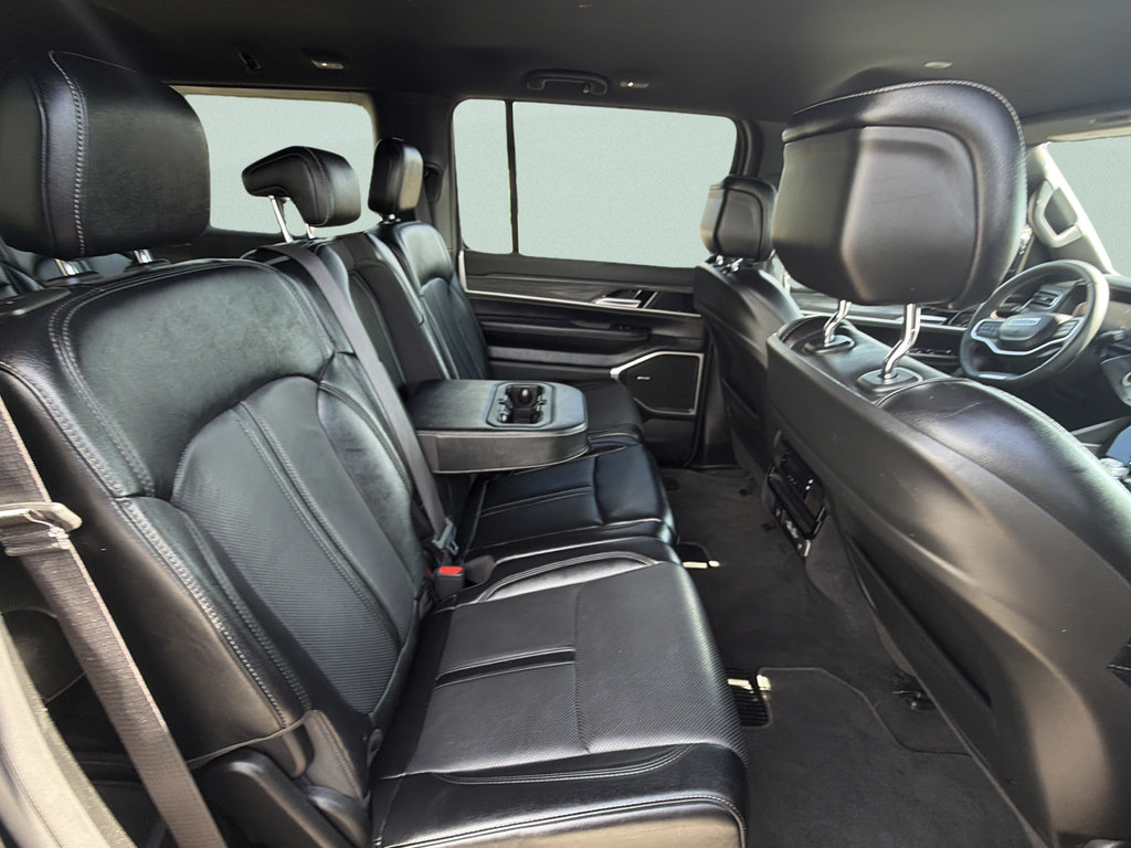Used 2024 Jeep Wagoneer L Series II RWD image 11