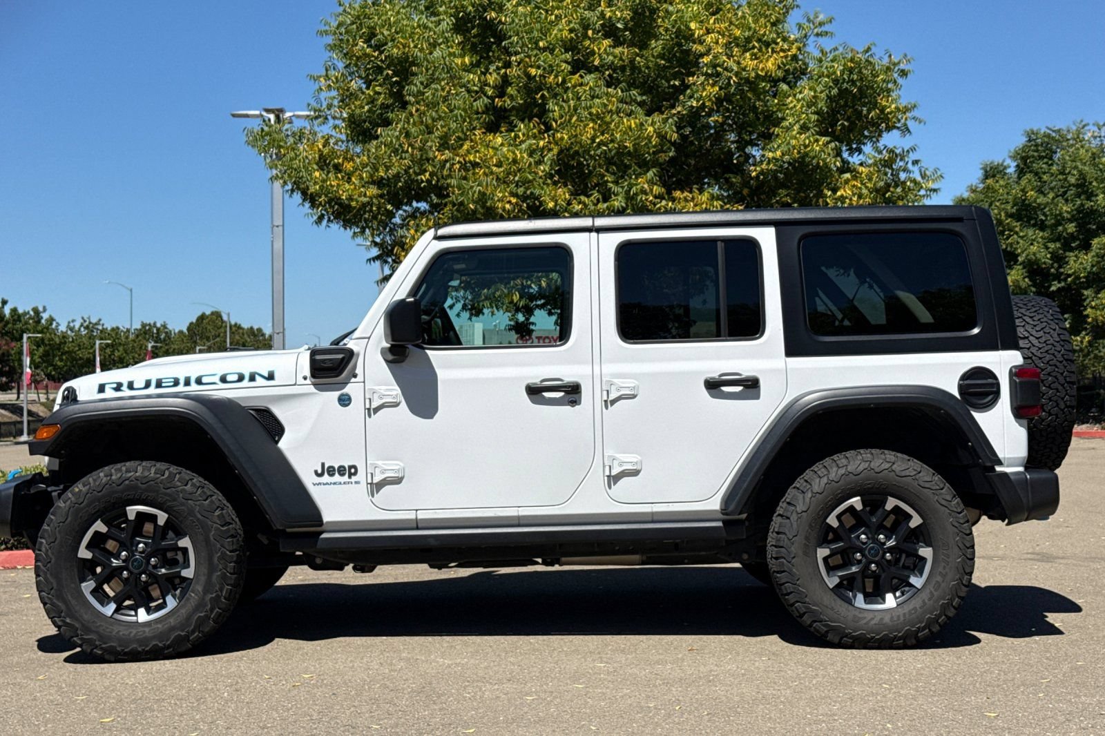 Used 2024 Jeep Wrangler Unlimited Rubicon 4xe AWD/4WD image 7