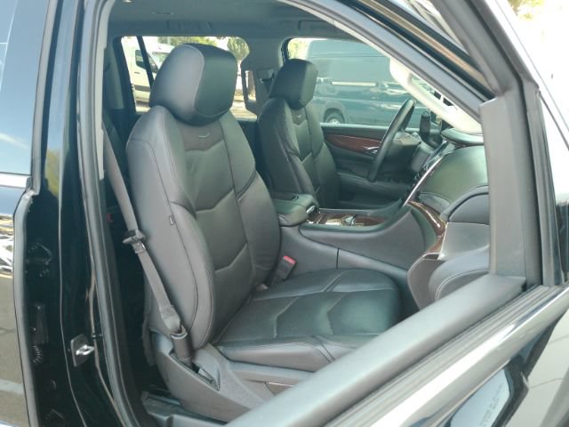 Used 2018 Cadillac Escalade ESV 4WD image 21