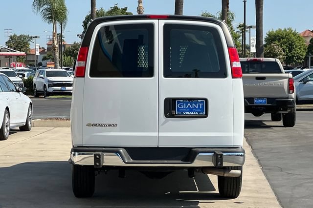 Used 2025 Chevrolet Express 2500 w/ Driver Convenience Package RWD image 5