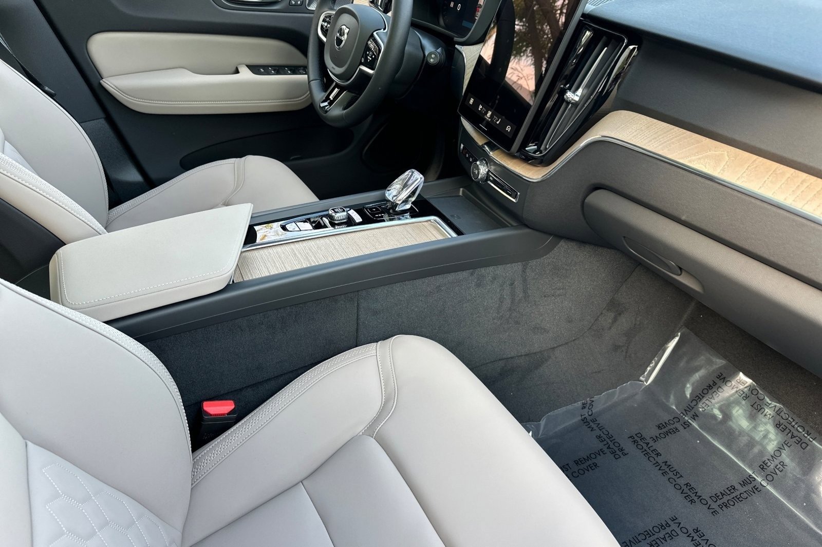 New 2026 Volvo XC60 T8 Plus w/ Climate Package image 18