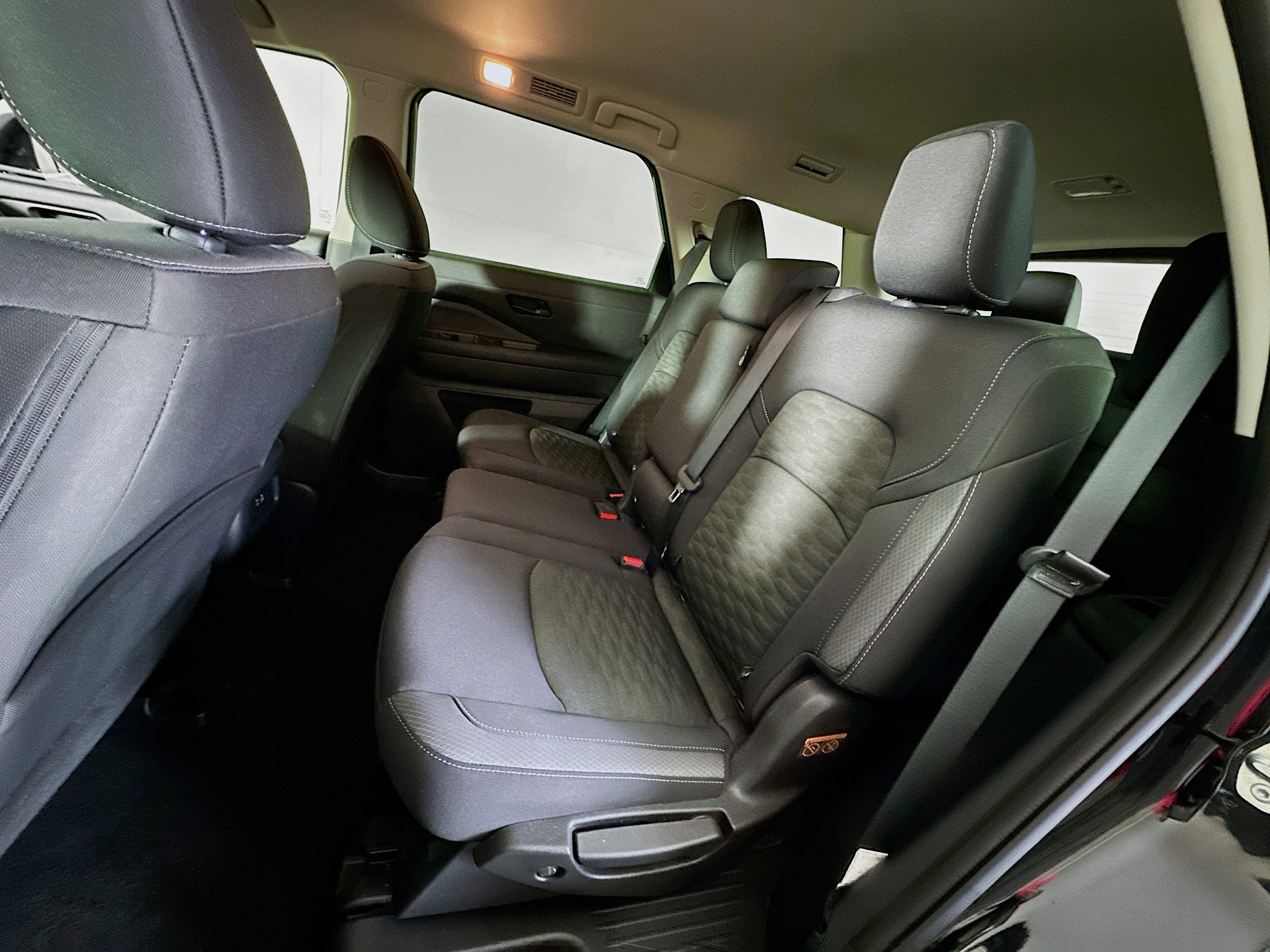 Used 2024 Nissan Pathfinder SV image 28