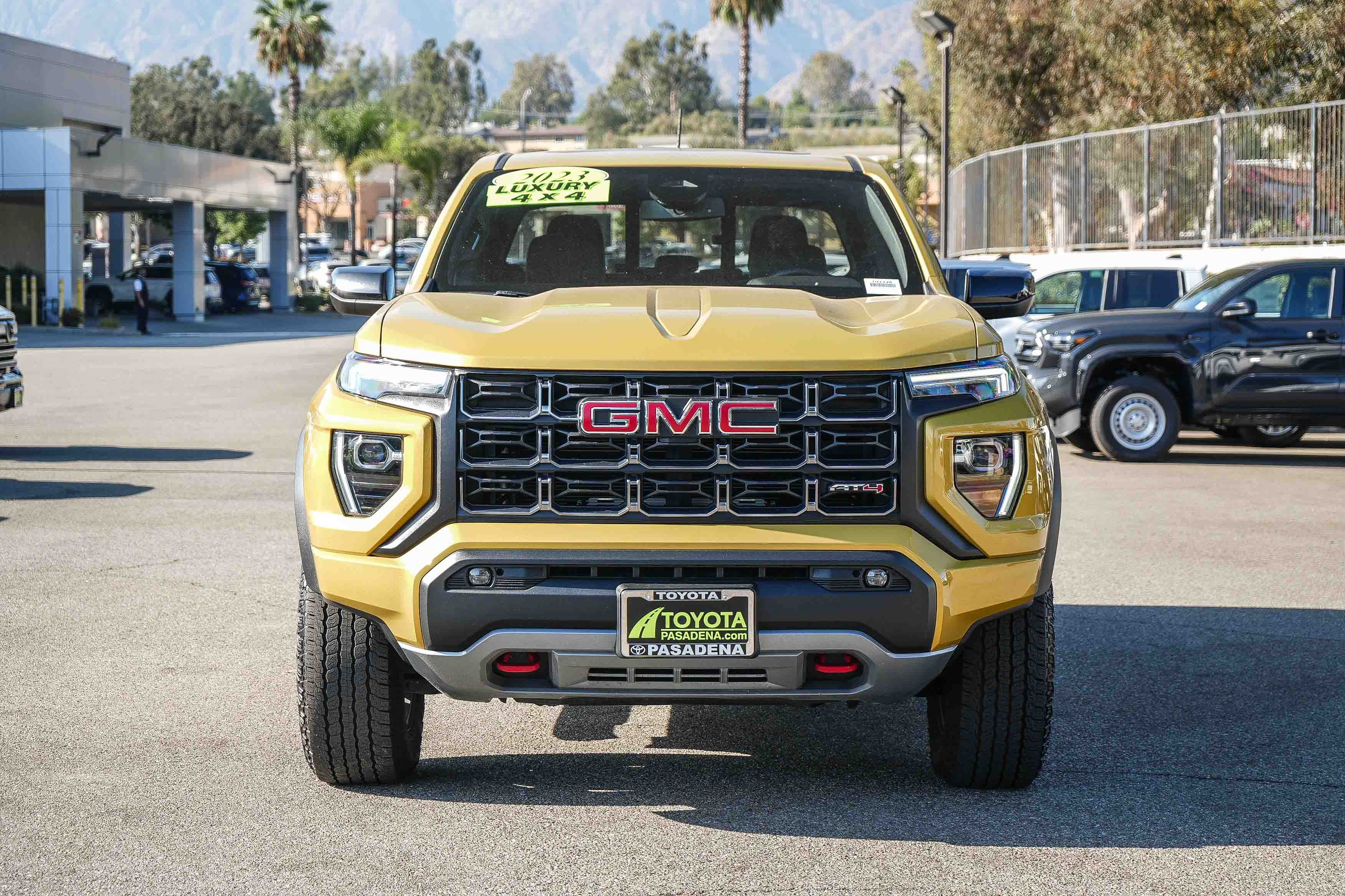 Used 2023 GMC Canyon AT4 w/ AT4 Premium Package AWD/4WD image 2