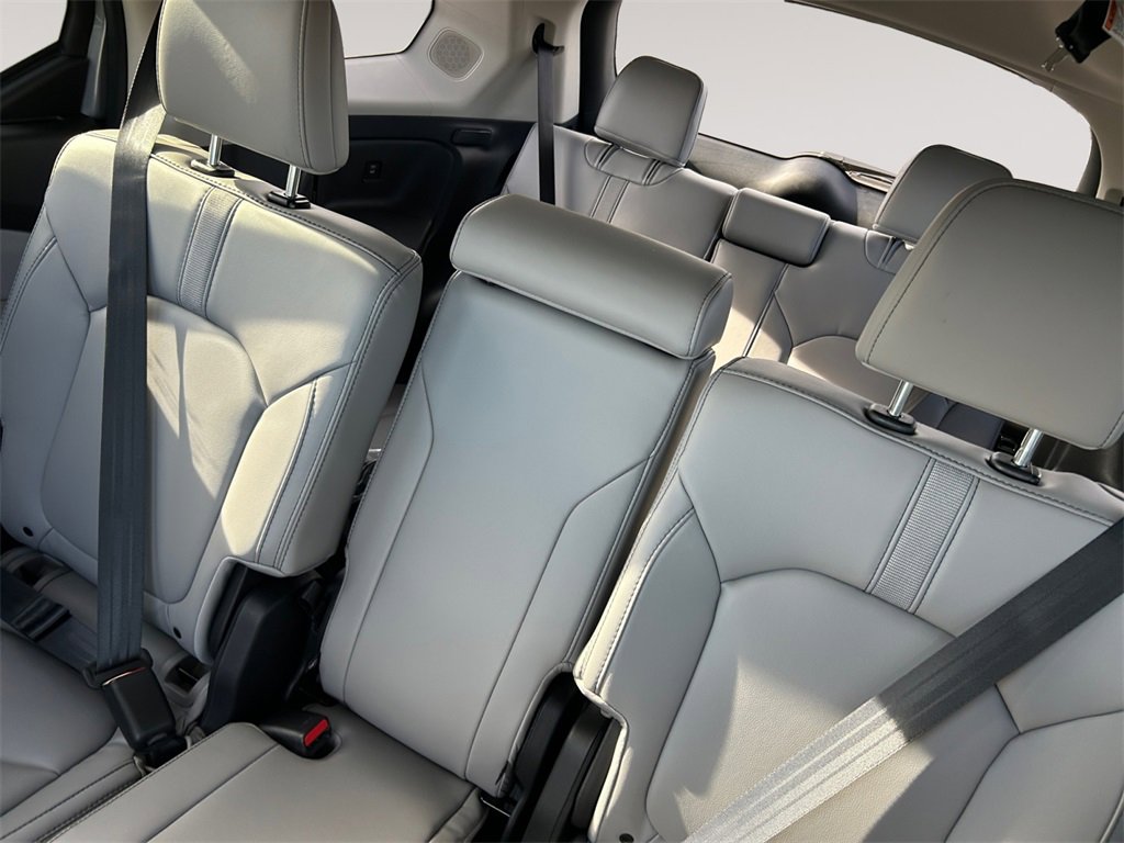 New 2025 Honda Pilot Touring image 13