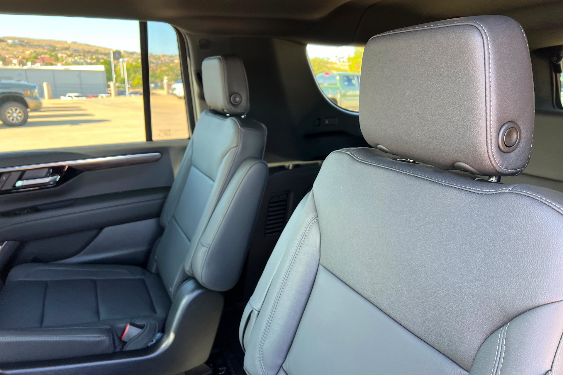 New 2026 Chevrolet Suburban LT w/ Comfort Package AWD/4WD image 17