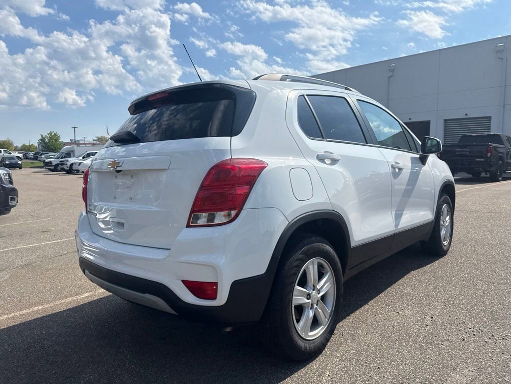 Used 2022 Chevrolet Trax LT w/ LT Convenience Package AWD/4WD image 9