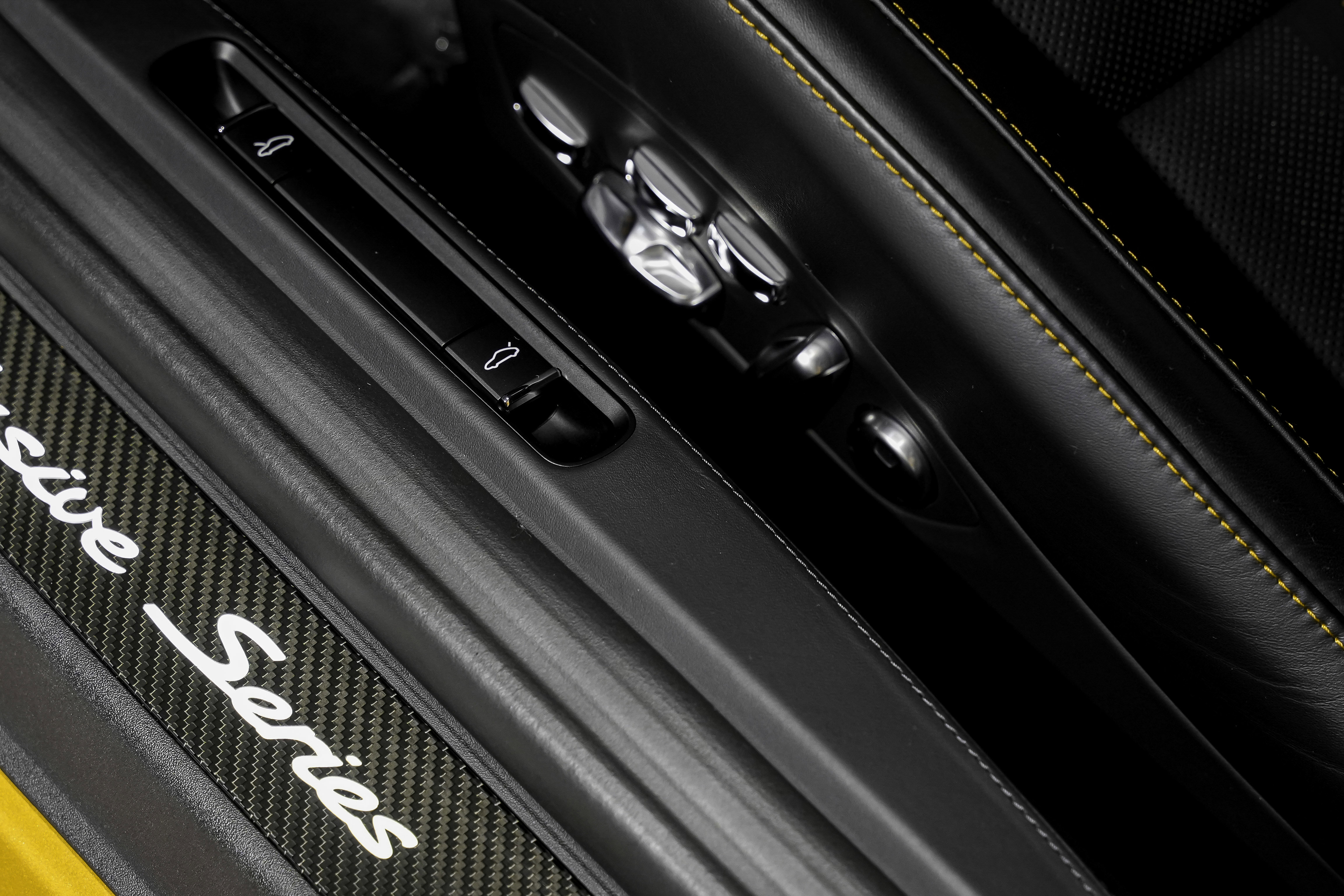 Used 2018 Porsche 911 Turbo S image 29