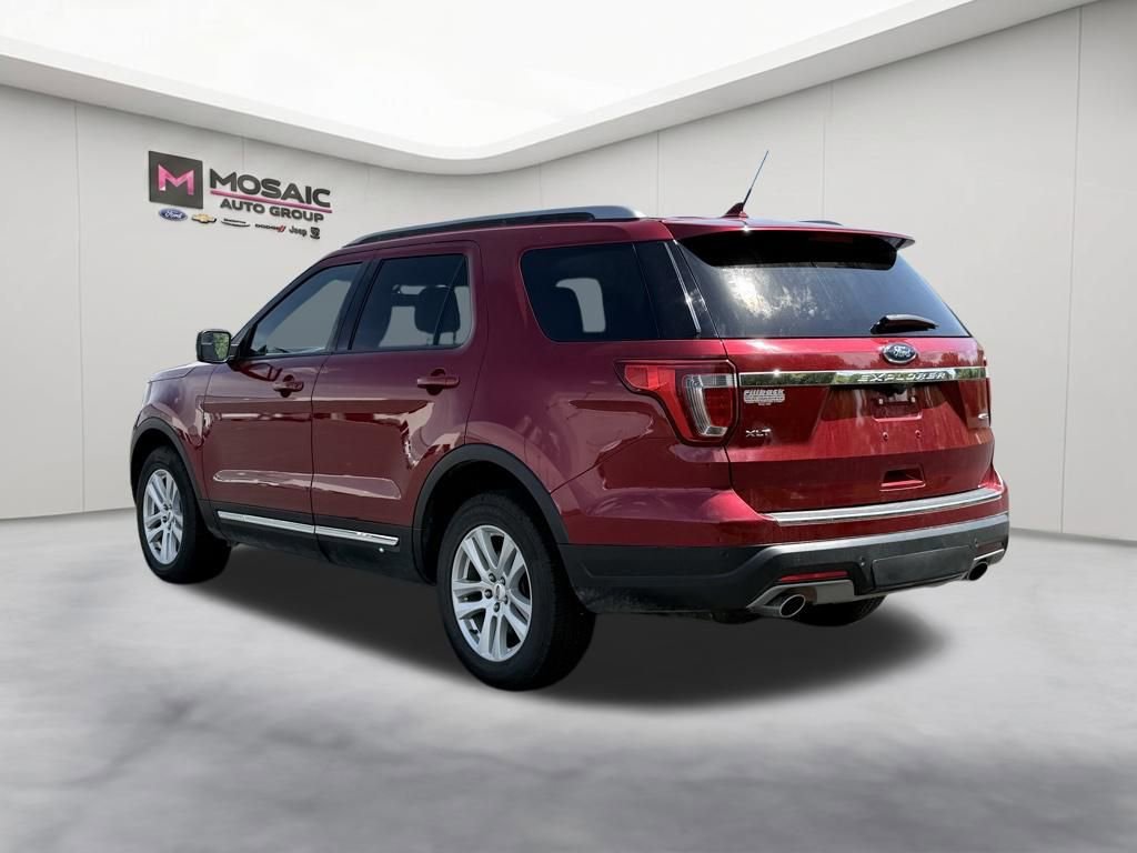 Used 2018 Ford Explorer XLT w/ Equipment Group 202A AWD/4WD image 7