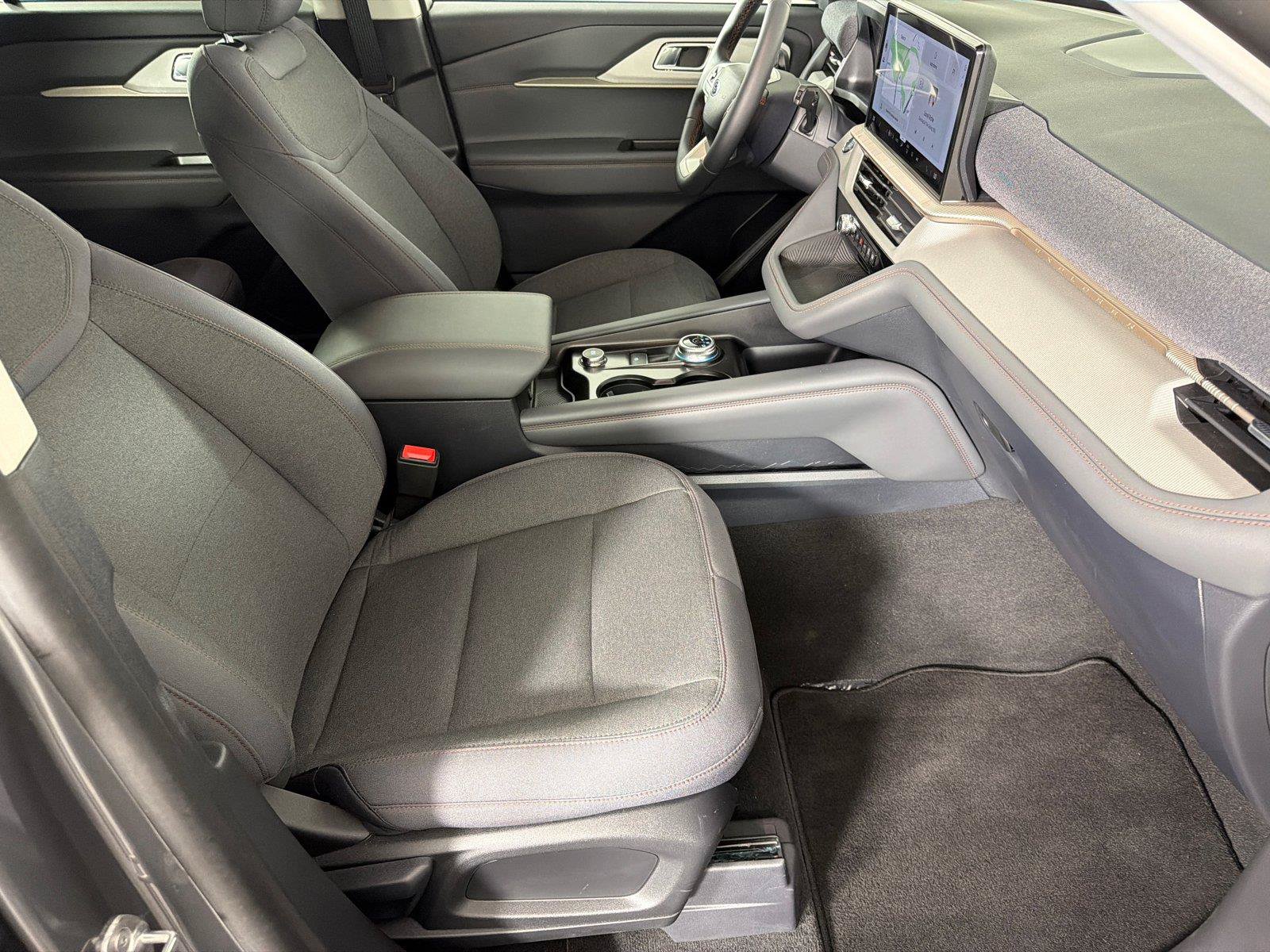 Used 2026 Ford Explorer Active RWD image 13