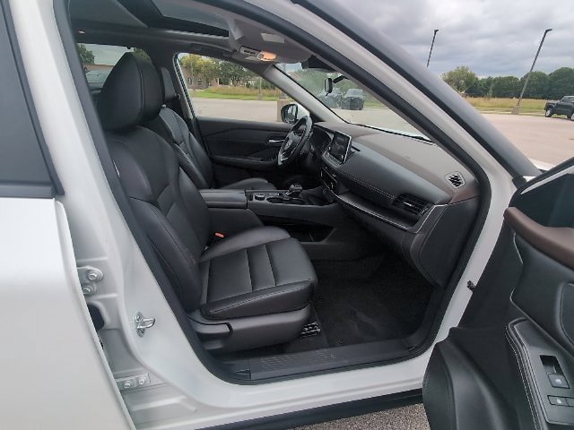Used 2023 Nissan Rogue SV w/ SV Premium B Package AWD/4WD image 3