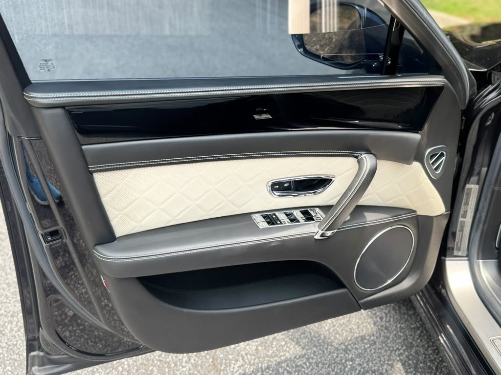 Used 2017 Bentley Flying Spur S V8 AWD/4WD image 26