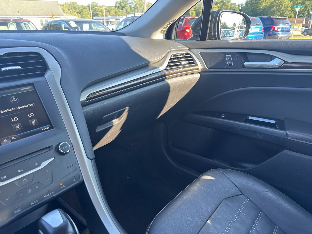 Used 2014 Ford Fusion SE w/ Equipment Group 202A FWD image 25