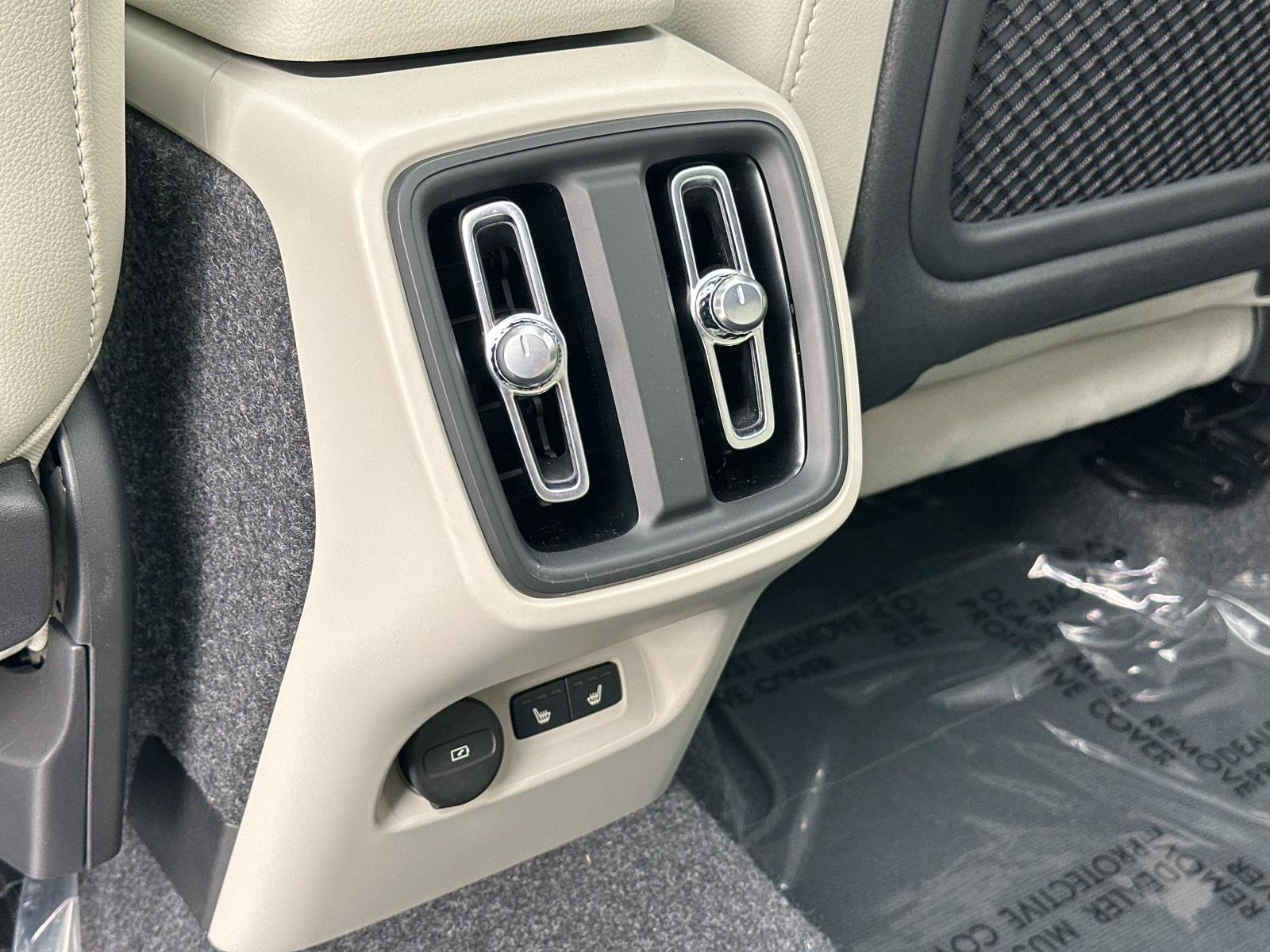 Certified 2026 Volvo XC40 B5 Plus w/ Protection Package Premier image 23