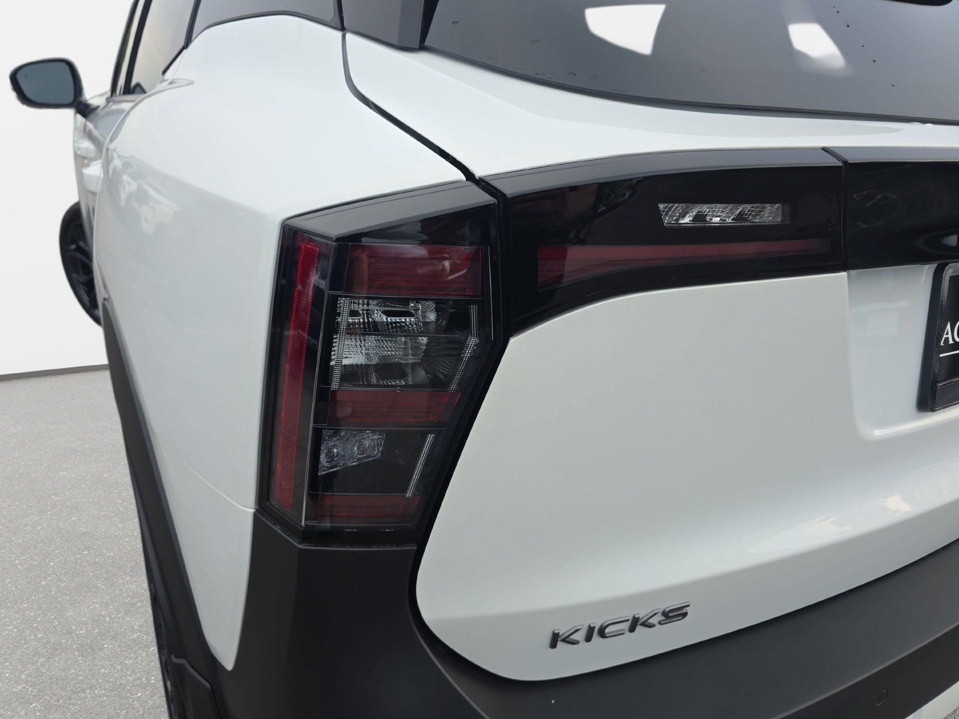 New 2027 Nissan Kicks SR w/ SR Premium Package AWD/4WD image 33