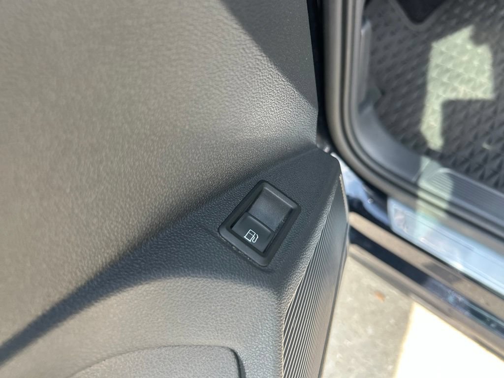 Certified 2023 Volkswagen Taos SE w/ Panoramic Sunroof Package FWD image 46