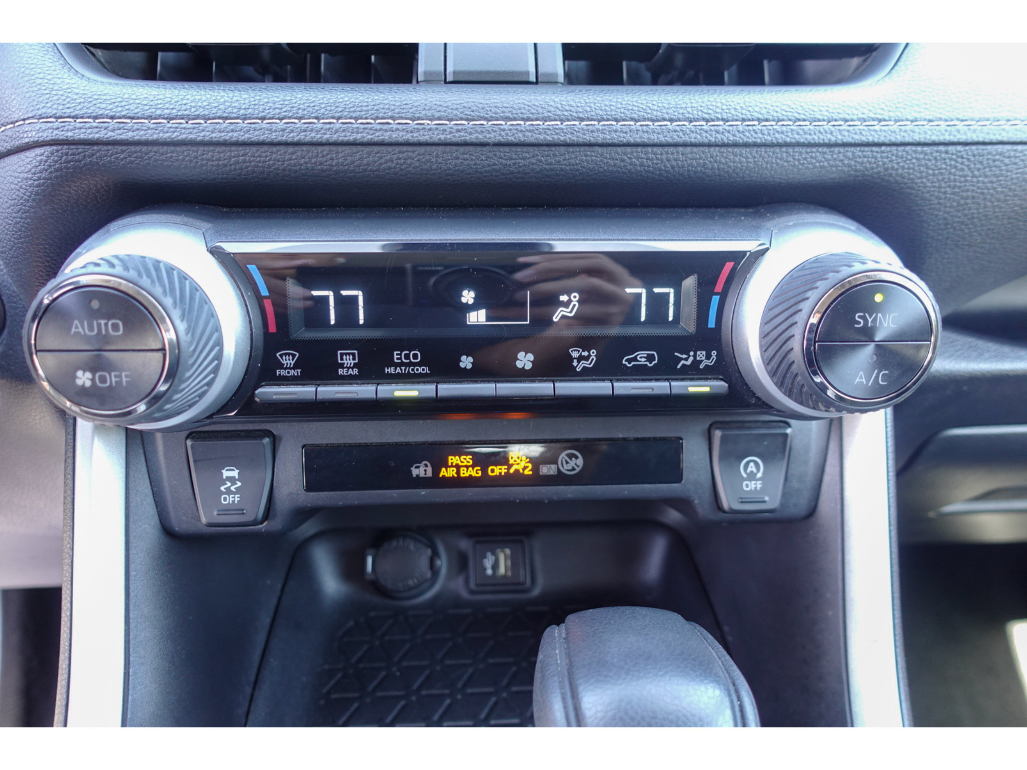 Used 2024 Toyota RAV4 XLE AWD/4WD image 17