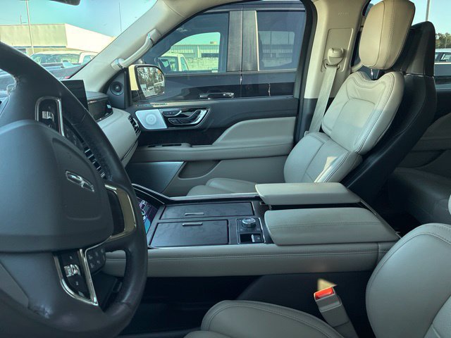 Used 2024 Lincoln Navigator Reserve AWD/4WD image 5
