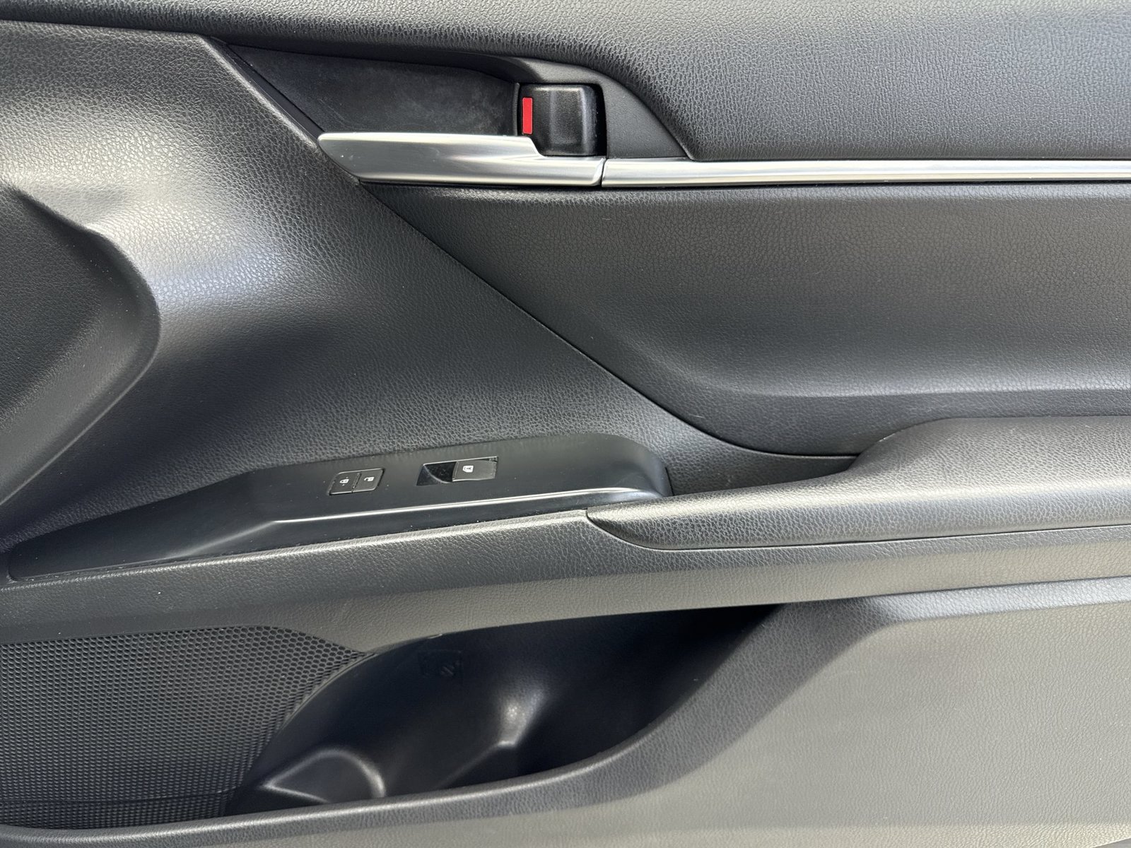 Used 2019 Toyota Camry SE FWD image 33