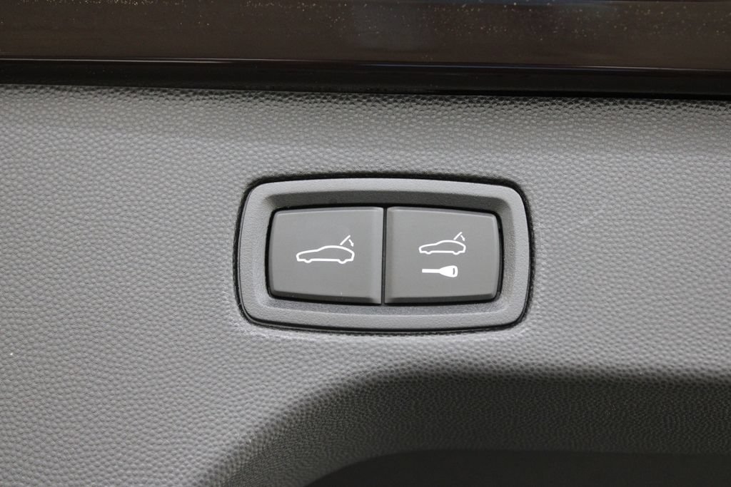 Used 2024 Porsche Macan Turbo Electric AWD/4WD image 29