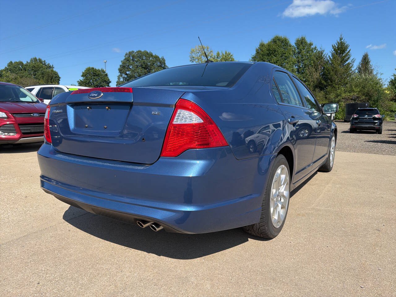 Used 2010 Ford Fusion SE FWD image 2