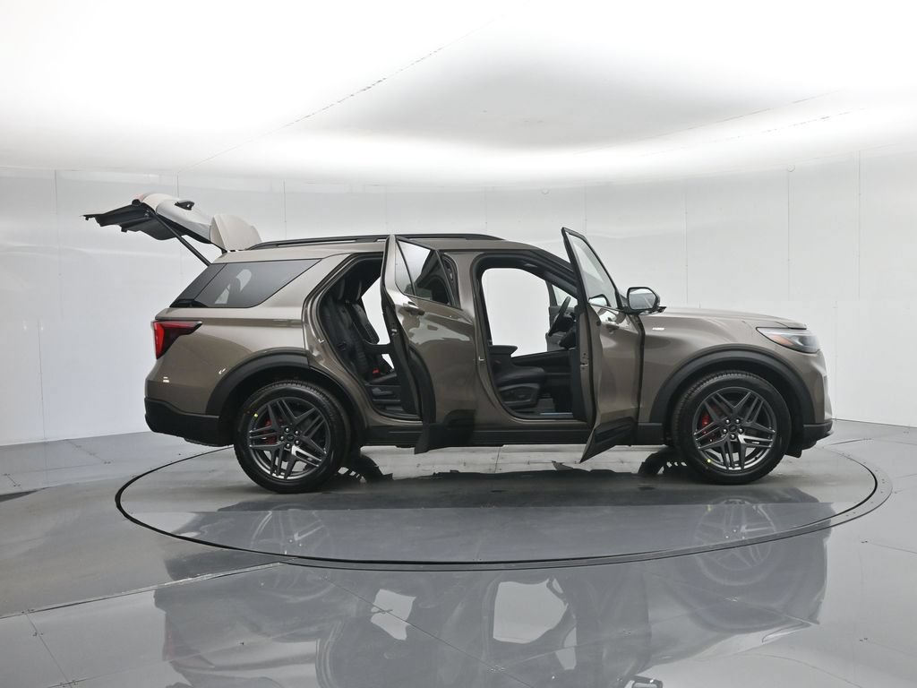New 2026 Ford Explorer ST-Line w/ ST-Line Street Pack RWD image 7