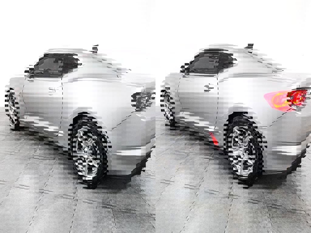 Used 2019 Chevrolet Camaro LT image 4