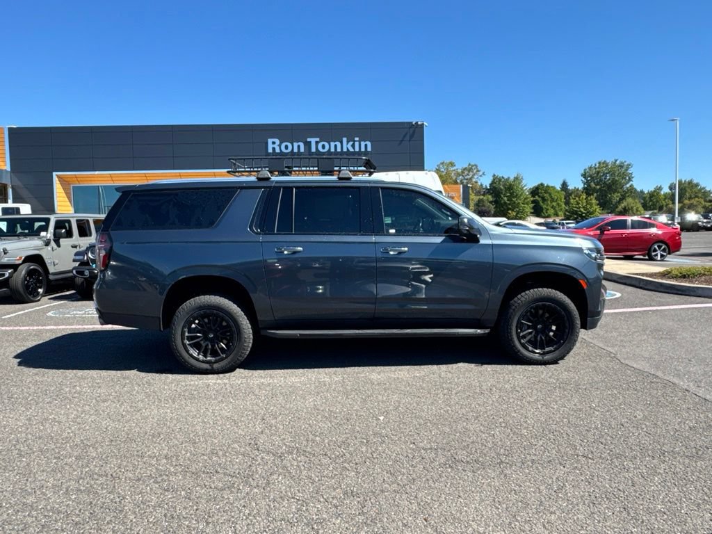 Used 2021 Chevrolet Suburban Premier w/ Premium Package AWD/4WD image 11