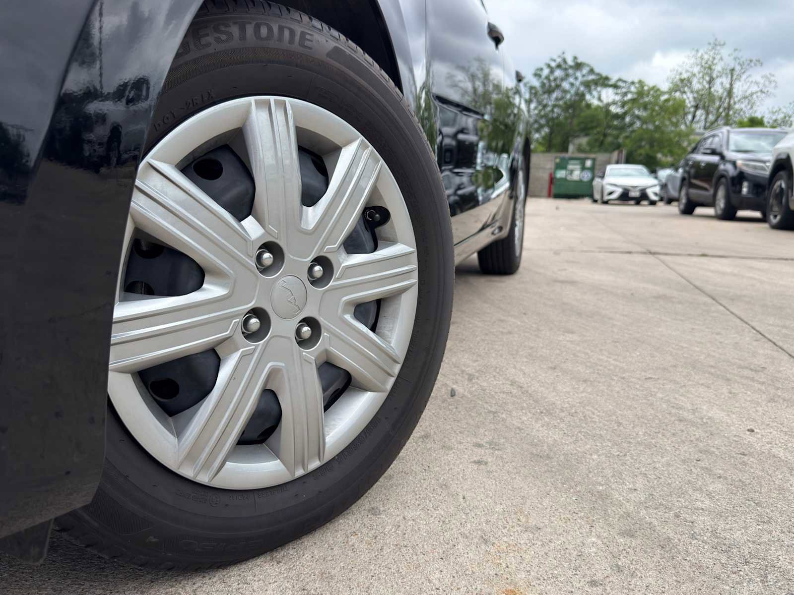 Used 2023 Kia Rio S image 2